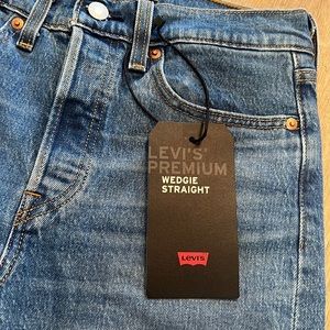 Levi’s wedgie straight jeans